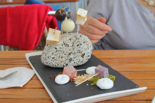 1378072_925341483100_276236397_n